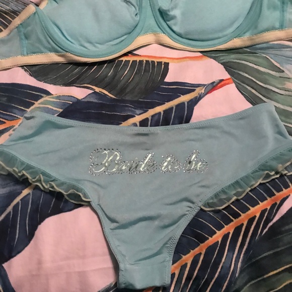 “Bride to Be” Bra Set Lock & Keys - Picture 7 of 14